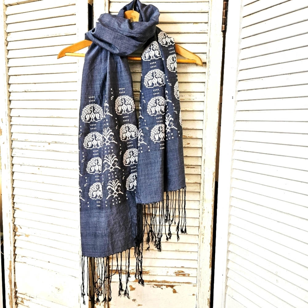 Vintage Embroidered Scarf With Fringes